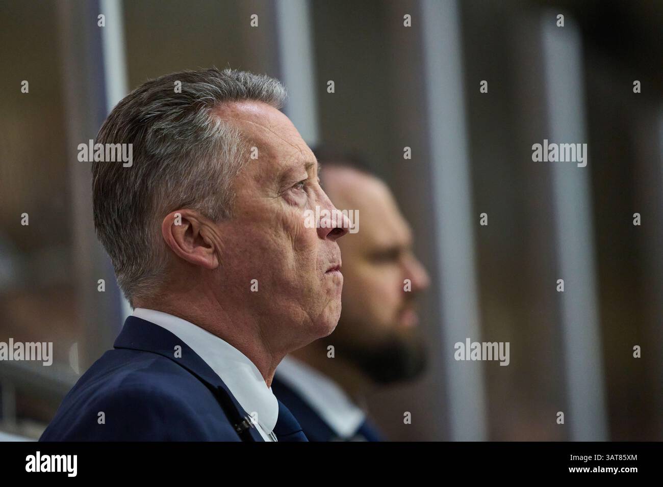 Harold Kreis DEB Nationaltrainer von Deutschland, Headcoach, Teammanager, Bundestrainer, im Spiel DEUTSCHLAND - TSCHECHISCHE REPUBLIK 0-7 Freundschaftsspiel DEB EISHOCKEY, WM 2025 Vorbereitung in Regensburg Deutschland, 10. April 2025, Saison 2024/2025, Tschechische Republik, Tschechien, Fotograf: Peter Schatz Stockfoto