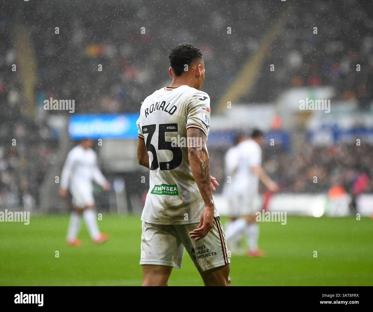 Swansea.com Stadium, Swansea, Großbritannien. April 2025. EFL Championship, Swansea City gegen Hull, Stadt: Ronald Pereira Martin von Swansea City FC Credit: Action Plus Sports/Alamy Live News Stockfoto
