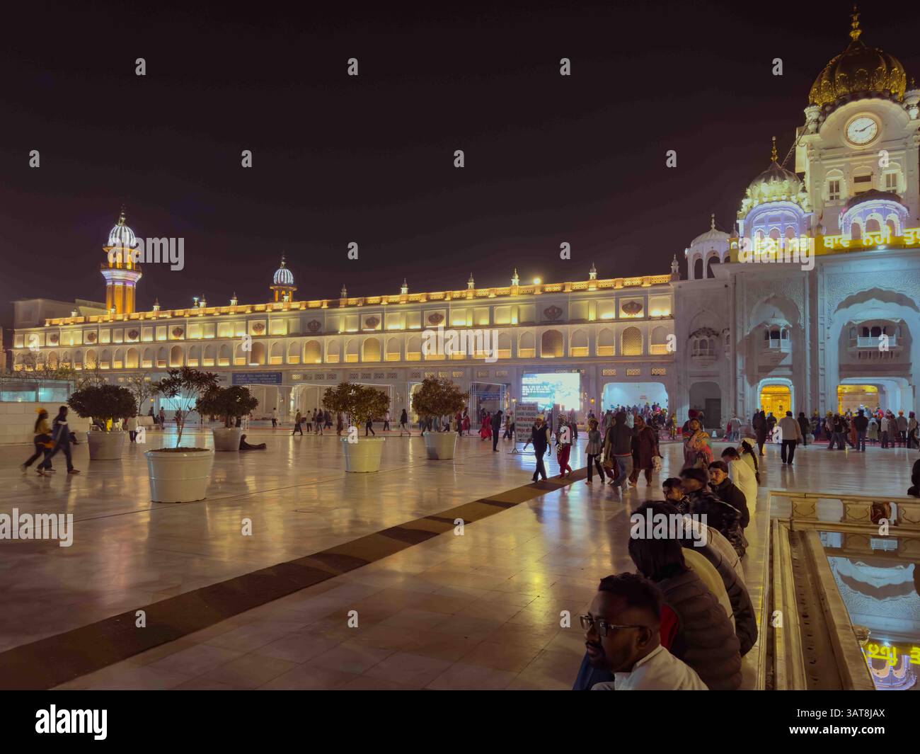 Kolanadengurten bilden einen Teil des Eingangs zum Goldenen Tempel, Amritsar - Smartphone-aufgenommenes Stockfoto