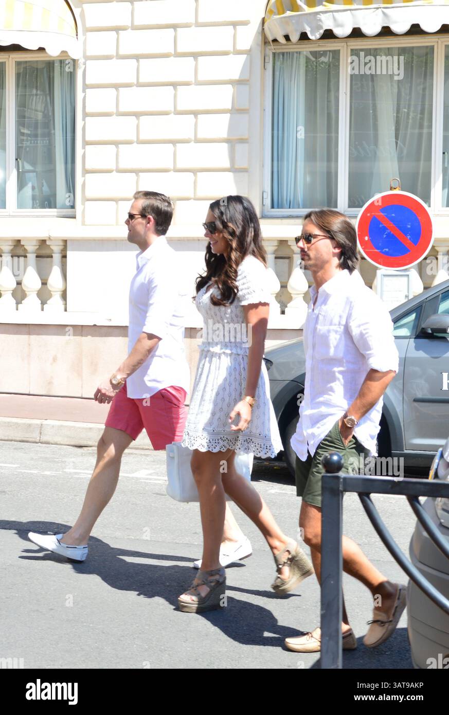 22. MAI 2013 - WWW.BSPSYNDICATION.COM - NICHT EXKLUSIV -. Tamara Ecclestone und fiancã Jay Rutland werden am 22. Mai 2013 in Cannes, Frankreich, von PAL Scott Harvey-Nicholls begleitet (Foto: © Black Sheep/ZUMAPRESS.com) Stockfoto