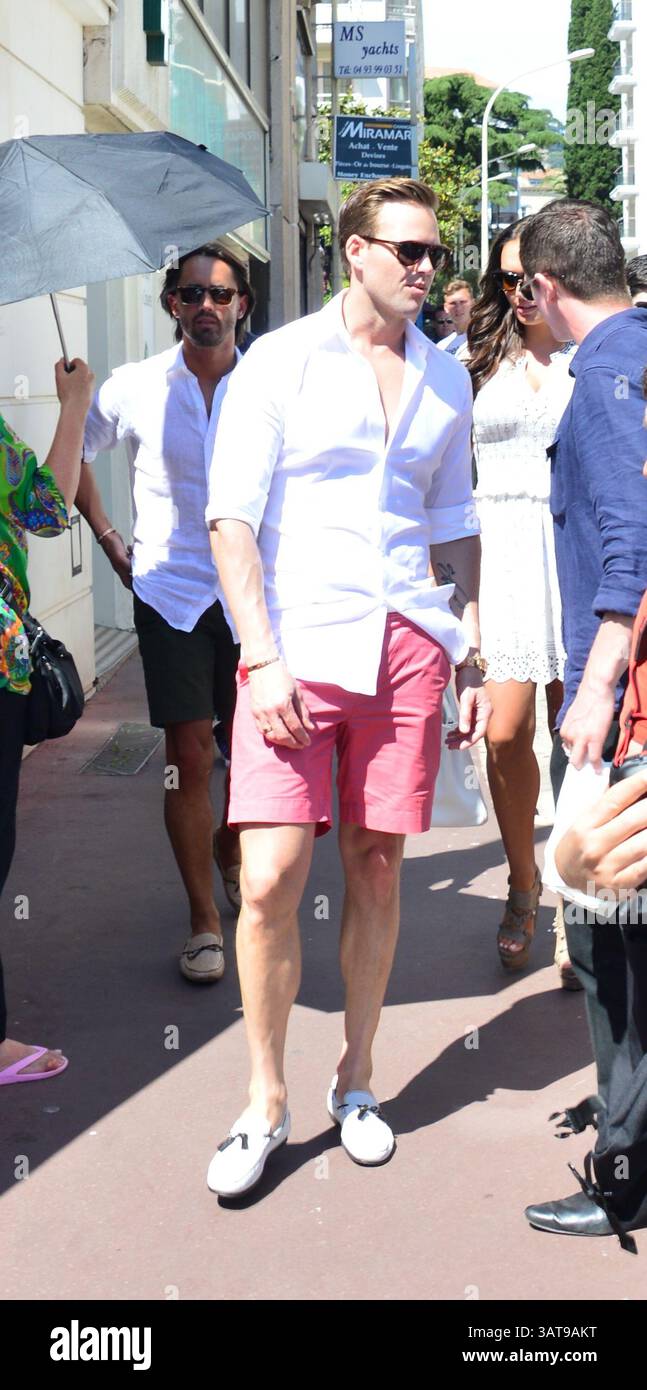 22. MAI 2013 - WWW.BSPSYNDICATION.COM - NICHT EXKLUSIV -. Tamara Ecclestone und fiancã Jay Rutland werden am 22. Mai 2013 in Cannes, Frankreich, von PAL Scott Harvey-Nicholls begleitet (Foto: © Black Sheep/ZUMAPRESS.com) Stockfoto