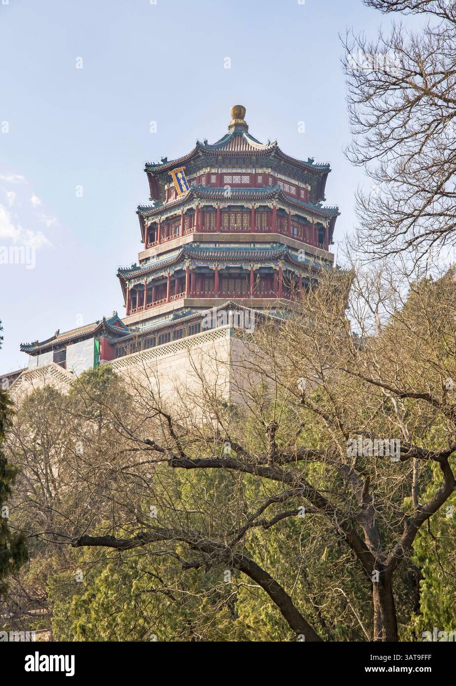 Der Sommerpalast in peking china mit Seen, Gärten, Tempeln und vielen Gebäuden aus der qing-Dynastie Stockfoto