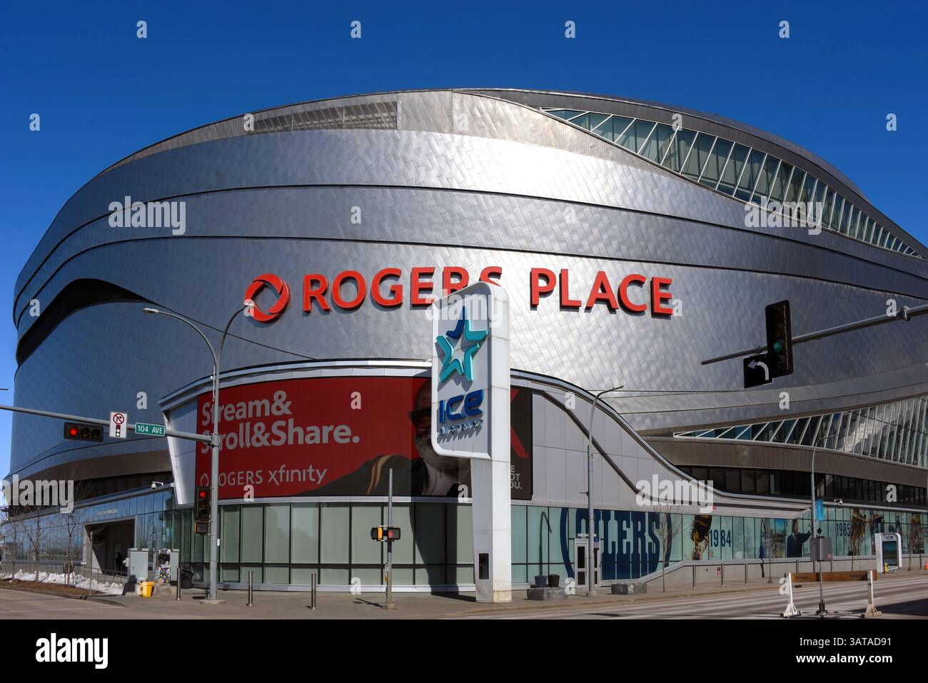 Edmonton, Kanada - 3. April 2025: Rogers Place ist die Heimat der NHL Edmonton Oilers und der WHL Edmonton Oil Kings. Es dient auch als Konzertven Stockfoto