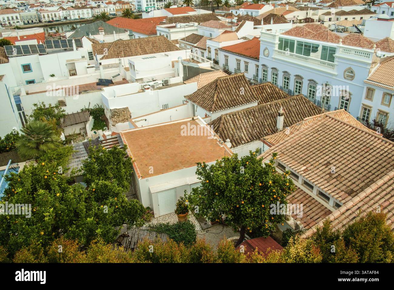 Blick über die historische Altstadt von Tavira, Algarve, Portugal in der Altstadt von Tavira *** Blick über die historische Altstadt von Tavira, Algarve, Portugal in der Altstadt von Tavira Stockfoto