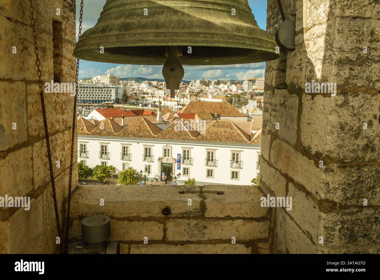 Auf der Plattform des Glockenturms der Kathedrale von Faro SÃ Catedral de Faro, Faro, Algarve, Portugal auf dem Glockenturm der Kathedrale von Faro *** auf der Plattform des Glockenturms der Kathedrale von Faro SÃ Catedral de Faro , Faro, Algarve, Portugal auf dem Glockenturm der Kathedrale von Faro Stockfoto