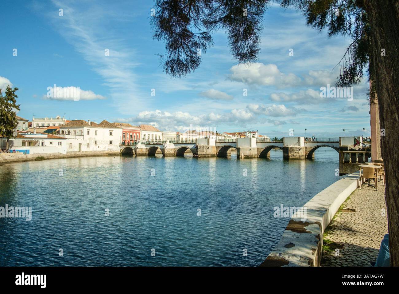 An der Ponte Romana über dem Fluss Gilao, Tavira, Algarve, Portugal Ponte Romana *** an der Ponte Romana über den Fluss Gilao, Tavira, Algarve, Portugal Ponte Romana Stockfoto
