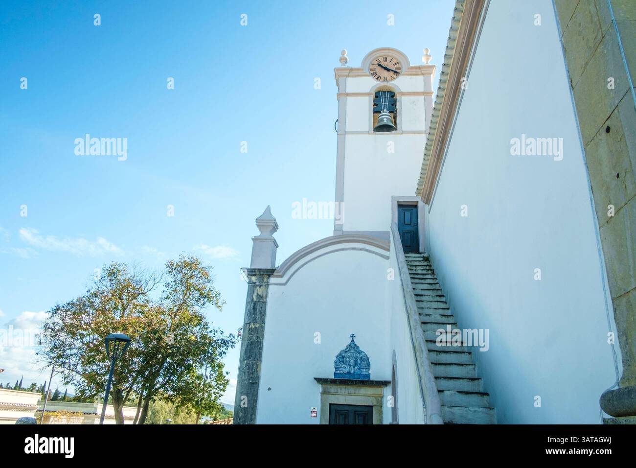 Die Kirche Igreja de Sao Lourenco de Almancil ist im Inneren mit kunstvoll bemalten Fliesen ausgestattet. Almancil, Algarve, Portugal Igreja de Sao Lourenco de Almancil *** das Innere der Kirche Igreja de Sao Lourenco de Almancil ist mit kunstvoll bemalten Fliesen dekoriert Almancil, Algarve, Portugal Igreja de Sao Lourenco de Almancil Stockfoto