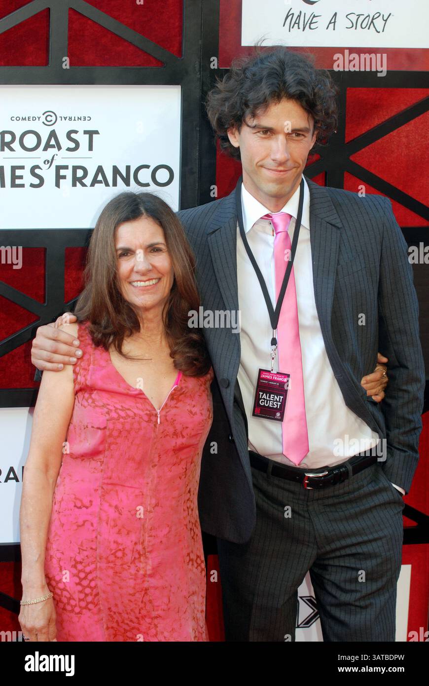 August 2013 – Culver City, Kalifornien, USA S - Betsy Lou Franco und Tom Franco nehmen am 25. August 2013 in Culver City, Kalifornien, an der Comedy Central Roast of James Franco Teil. Die Comedy Central Roast of James Franco wird am 2. September um 22:00 Uhr (ET/PT) ausgestrahlt. (Bild: © Ricky Bassman/ZUMAPRESS.com) Stockfoto
