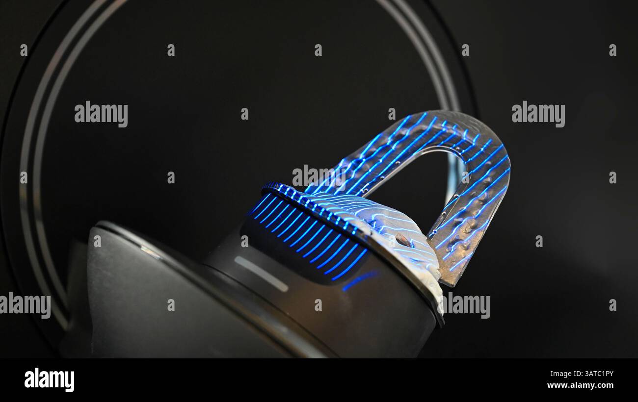 Dentaltechnik 3D-Scanner scannen ein Bissabformmodell zur Bearbeitung durch den Zahntechniker, moderne Dentaltechnik. Stockfoto