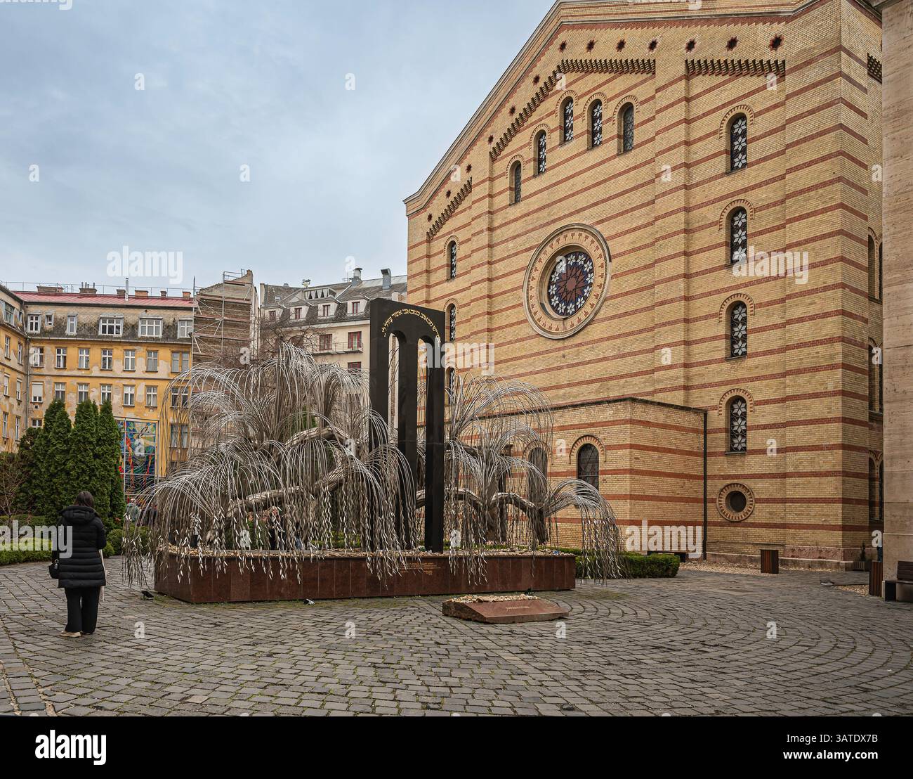 Raoul Wallenberg Holocaust Memorial Park im Innenhof der Synagoge Dohány Street, Budapest, Ungarn, 11. März 2025 Stockfoto
