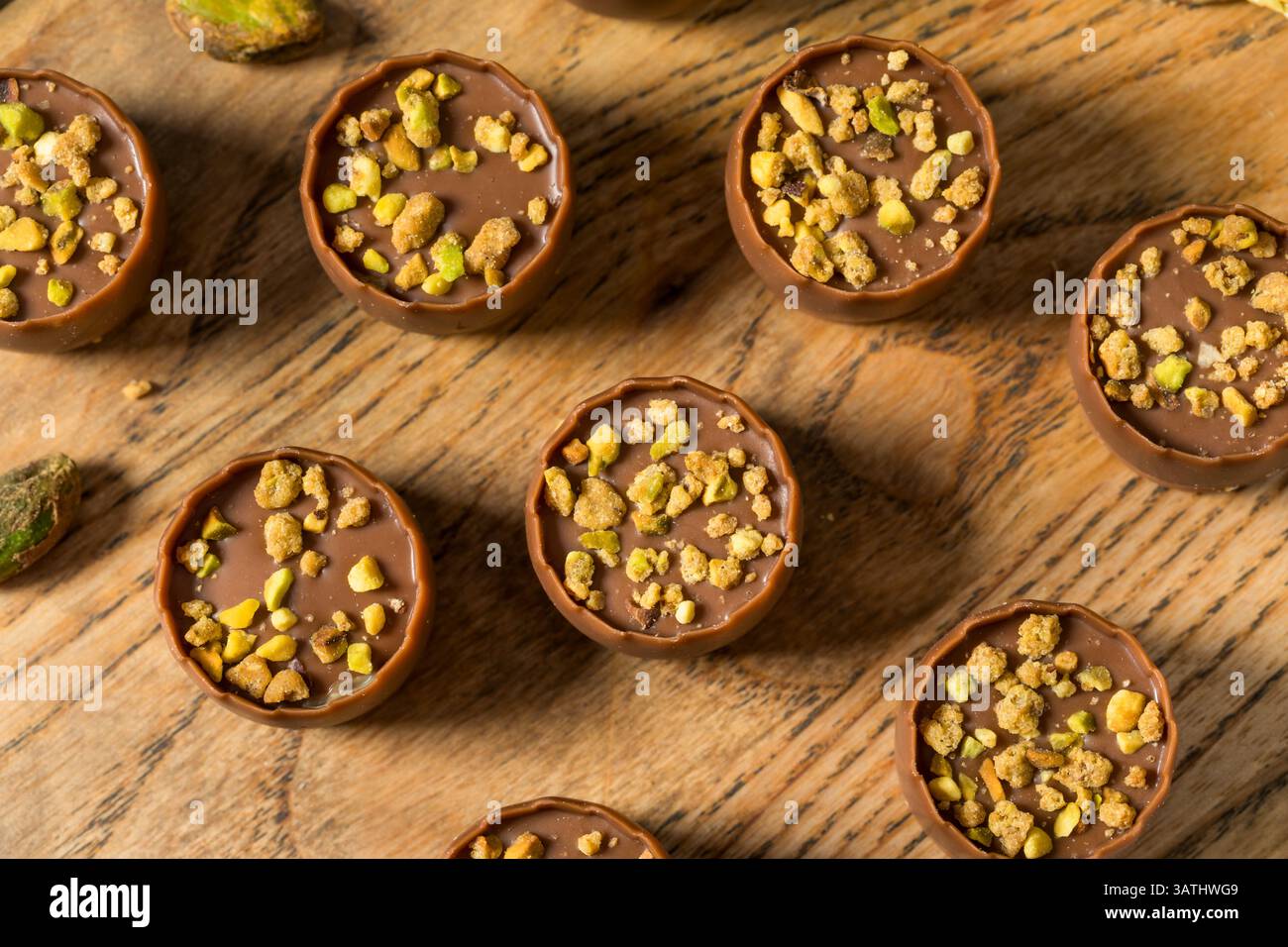 Süße Pistazie Dubai-Schokolade mit Kadayif, verzehrfertig Stockfoto