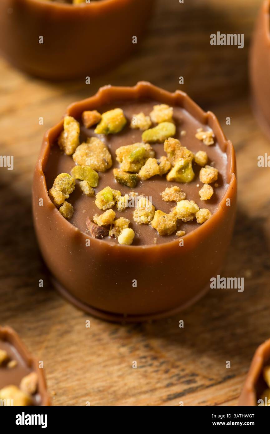Süße Pistazie Dubai-Schokolade mit Kadayif, verzehrfertig Stockfoto