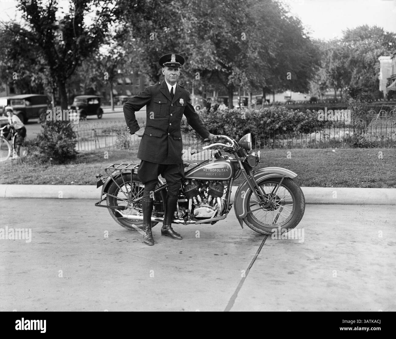 Februar 2012 – Metropolitan Police Officer with Motorrad, Portrait, Washington DC, USA, um 1932 (Foto: © Glasshouse Via ZUMA Wire) Stockfoto