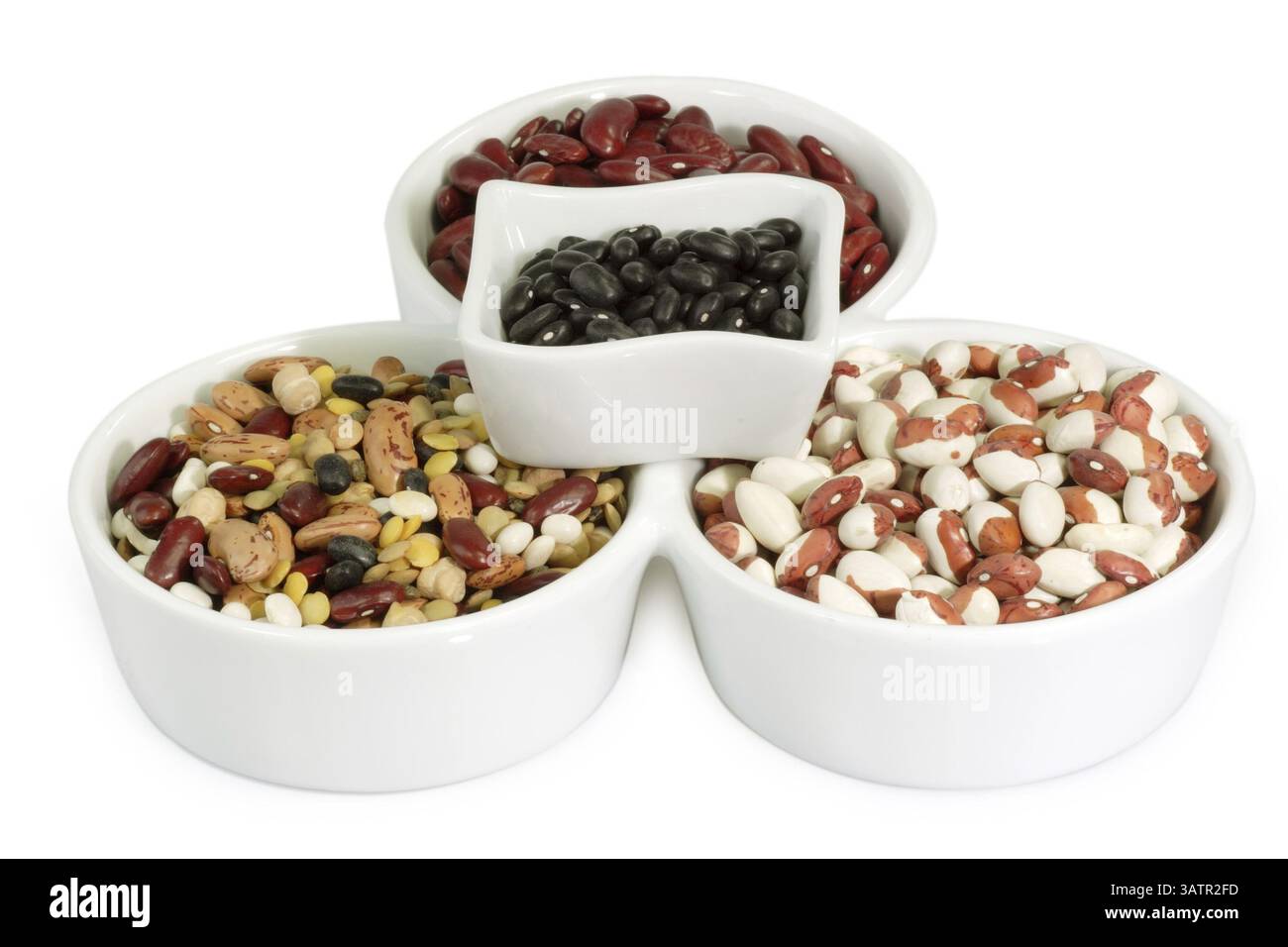 Hülsenfrüchte auf einer Porzellanschale Stockfoto