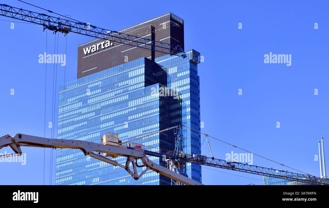 Warschau, Polen. 28. März 2025. Bau eines modernen, grünen, multifunktionalen Viertels von Wola. Towarowa 22 ist ein Stadtbildungsprojekt , das umgesetzt wurde . Stockfoto