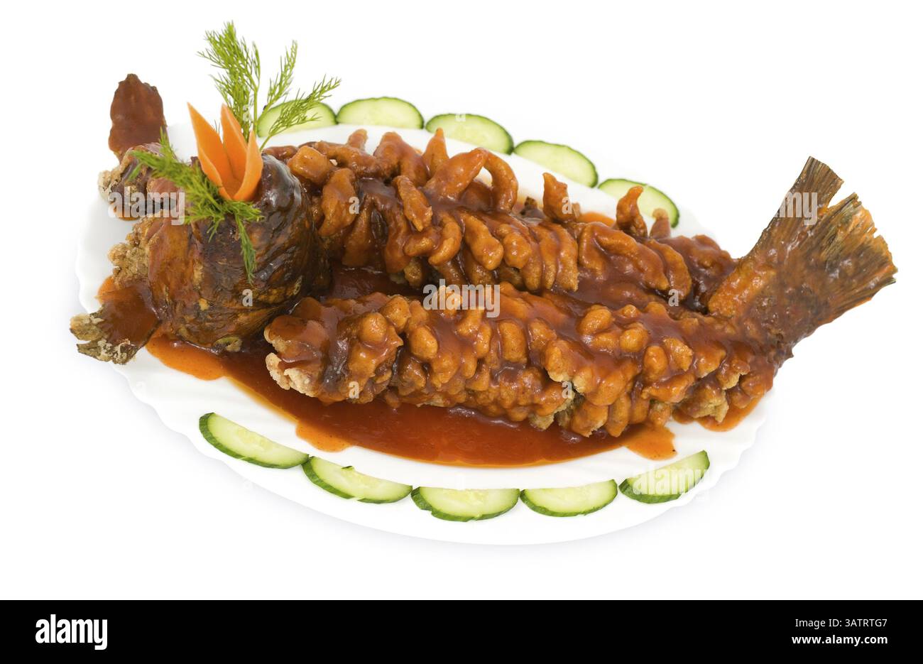 Chinesisches Essen. Frittierte Karpfen in saurer süßer Sauce, zuvor in Stärke gerollt Stockfoto