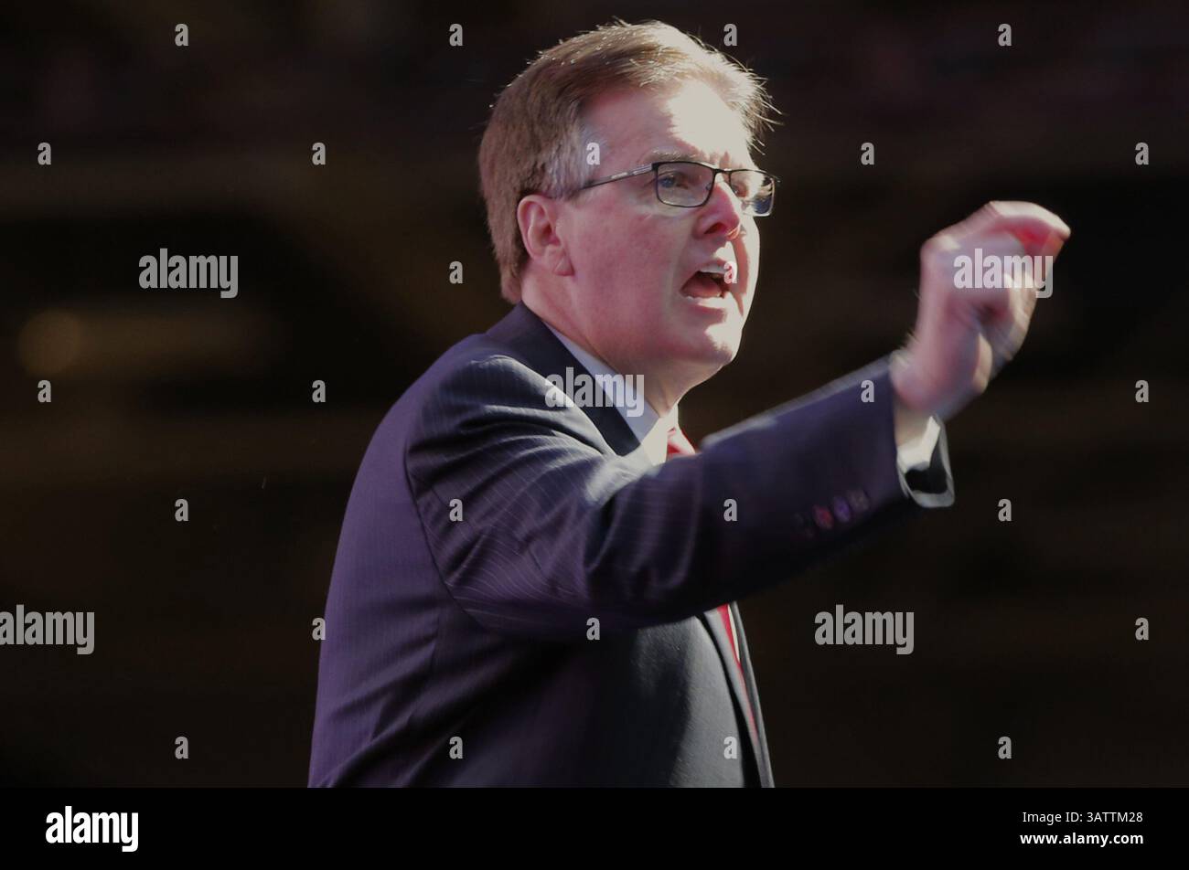 12. Mai 2016 – Dallas, TX, USA – Lt. Gouverneur Dan Patrick spricht am Donnerstag, den 12. Mai 2016 in Dallas auf der Republican Party of Texas State Convention im Kay Bailey Hutchison Convention Center. (Bild: © Rodger Mallison/TNS via ZUMA Wire) Stockfoto