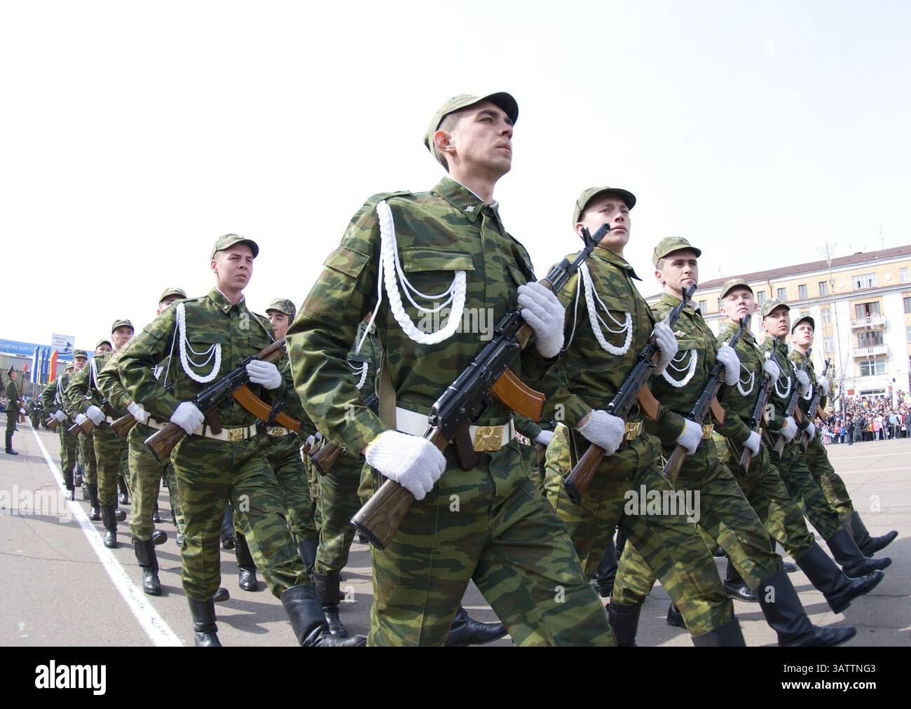ULAN-UDE, RUSSLAND - 9. MAI: Russische Soldaten marschieren an der Parade am jährlichen Siegtag, 9. Mai 2009 in Ulan-Ude, Burjatien, Russland, Europa Stockfoto