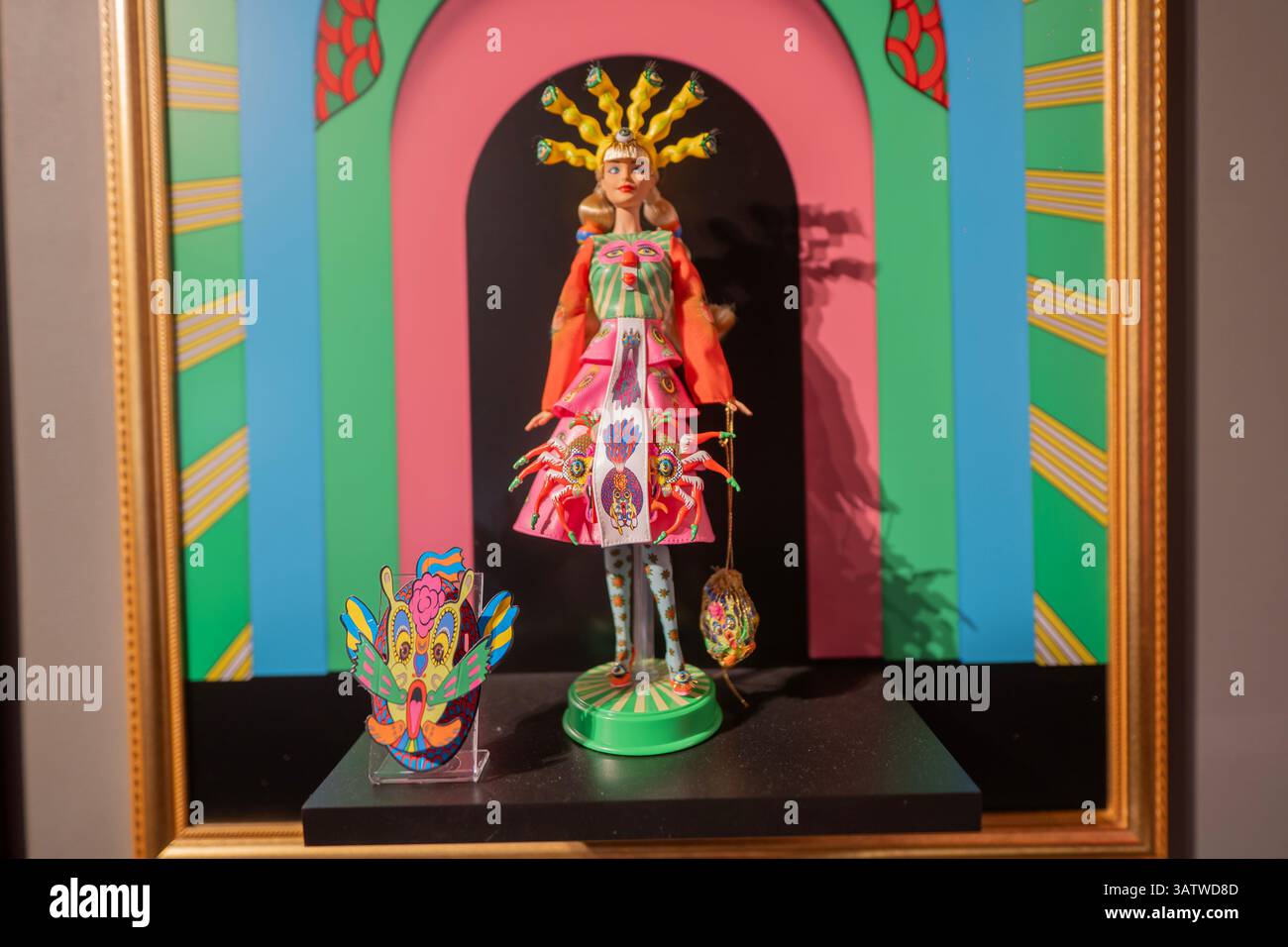 In der Corey Helford Gallery werden regelmäßig lustige Shows veranstaltet, die die Kunstfertigkeit der Popkultur hervorheben, und die letzte Ausstellung bildet keine Ausnahme. „Toys as Art“ wird in Zusammenarbeit mit Mattel Creations präsentiert und feiert acht Jahrzehnte von Mattel und den Einfluss seiner Marken, von Barbie bis Fisher-Price. Sehen Sie originale, von Spielzeug inspirierte Kunstwerke von über 80 Künstlern aus der ganzen Welt – wenn Sie eine coole Million herumliegen, können Sie sogar ein lebensgroßes Hot-Wheels-Spielzeugauto mit nach Hause nehmen Stockfoto