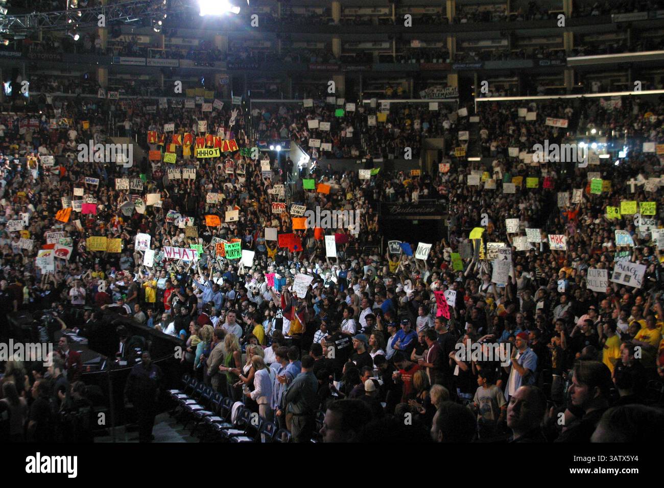 April 2005 – Los Angeles, KALIFORNIEN, USA – K42523MR.WRESTLEMANIA 21 IM STAPLES CENTER. LOS ANGELES, CA. 04.02.05. MILAN RYBA/ 2005.ATMOSPHERE.(Bild: © Globe Photos/ZUMAPRESS.com) Stockfoto