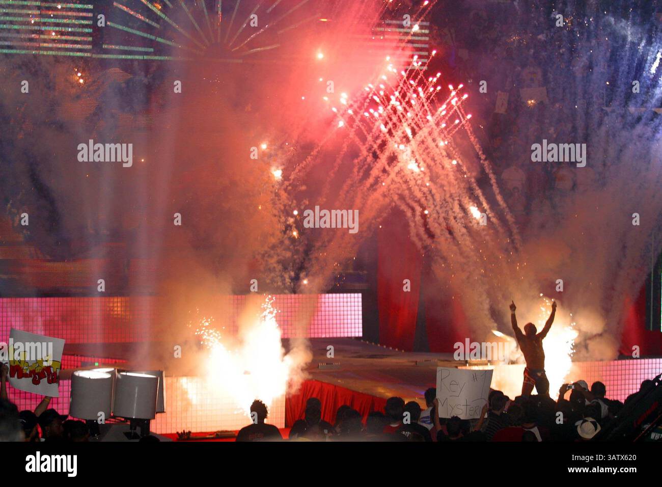 April 2005 – Los Angeles, KALIFORNIEN, USA – K42523MR.WRESTLEMANIA 21 IM STAPLES CENTER. LOS ANGELES, CA. 04.02.05. MILAN RYBA/ 2005.ATMOSPHERE.(Bild: © Globe Photos/ZUMAPRESS.com) Stockfoto