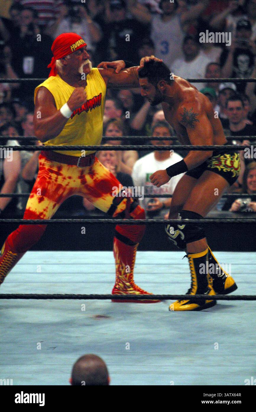 April 2005 – Los Angeles, KALIFORNIEN, USA – K42523MR.WRESTLEMANIA 21 IM STAPLES CENTER. LOS ANGELES, CA. 04.02.05. MILAN RYBA/2005.HULK HOGAN (Kreditbild: © Globe Photos/ZUMAPRESS.com) Stockfoto