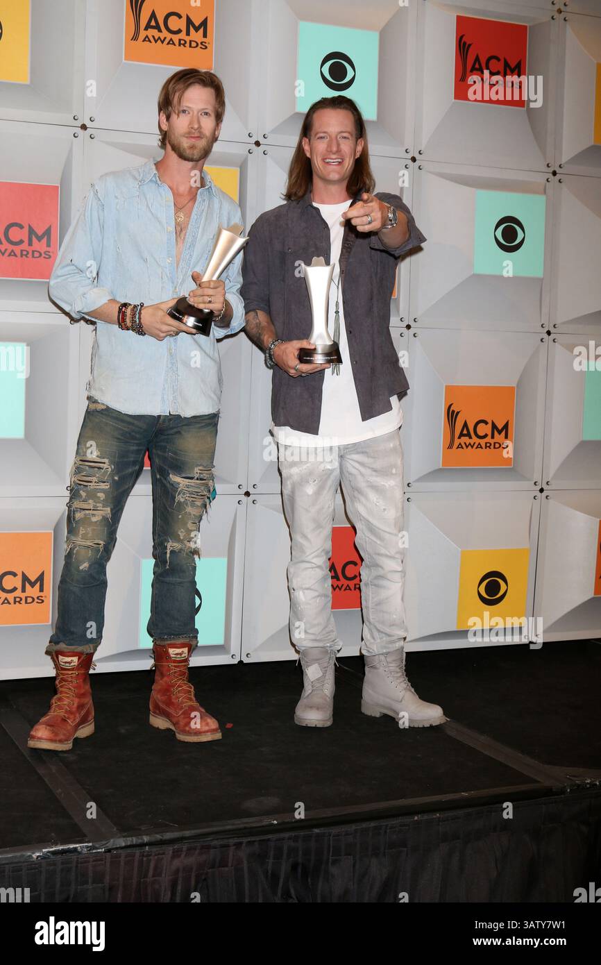April 2016 - Las Vegas, NV, USA - LAS VEGAS - APR 3: Brian Kelley, Tyler Hubbard, Florida Georgia Line bei den 51. Academy of Country Music Awards in der MGM Grand Garden Arena am 3. April 2016 in Las Vegas, NV (Credit Image: © Kathy Hutchins/Newscom via ZUMA Press) Stockfoto