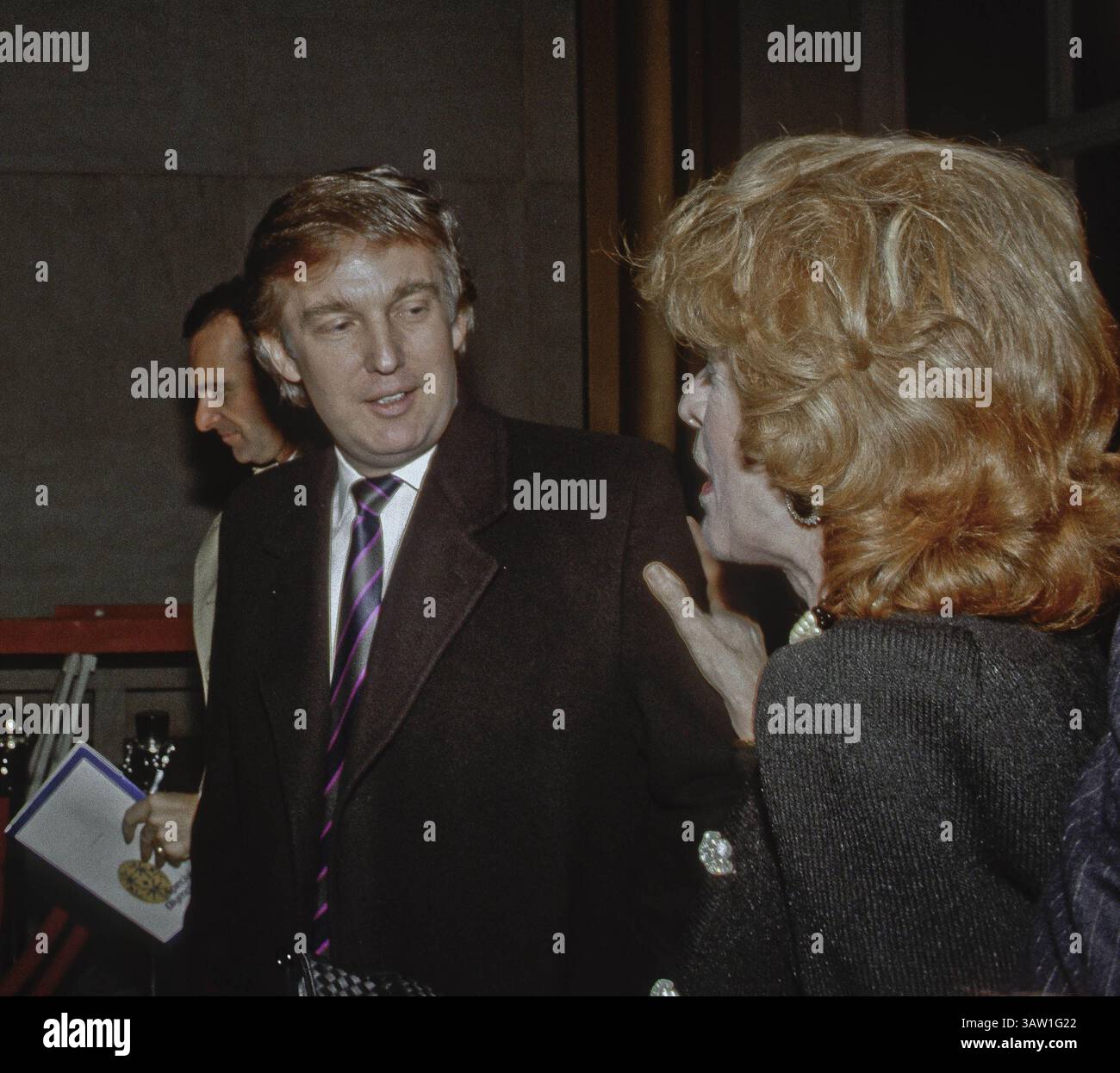 4. Dezember 1988: Washington, District of Columbia, U.. S - Donald Trump kommt im Kennedy Center for the Performing Arts an, um am jährlichen Kennedy Center Honors Awards-Programm teilzunehmen (Foto: © Mark Reinstein Via ZUMA Wire) Stockfoto