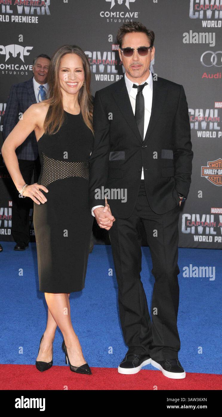 12. April 2016 – Los Angeles, USA – Produzent Susan Downey (L) und Schauspieler Robert Downey Jr. kommen am 12. April 2016 zur Premiere von Marvels „Captain America: Civil war“ im Dolby Theatre in Los Angeles, Kalifornien (Credit Image: © Famous/Ace Pictures via ZUMA Press) Stockfoto