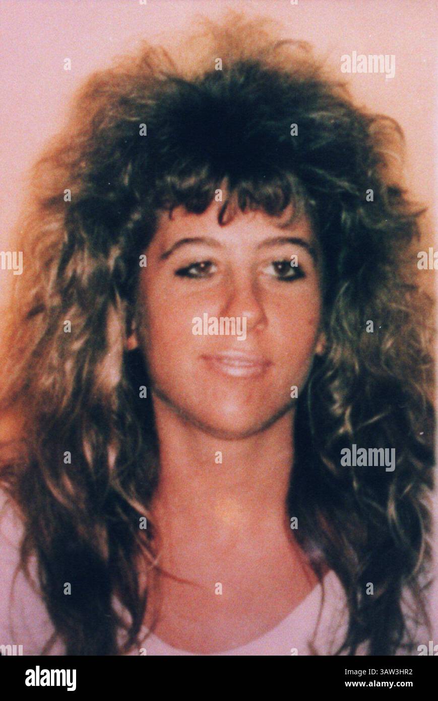 9. August 1996 - Unbekannt - SP 31956 - - LIEFERUNG AN: METRO - - 08/09/96 - - St Pete - - BILDUNTERSCHRIFT INFO: Freitag 8-9 der Fall Jane Doe 275 wird während dieses Pressebriefings diskutiert, der die lange verlorene Identität der Frau einschließen wird, deren Knochen entlang der Autobahn gefunden wurden. Die Polizei-Pressekonferenz besagt, dass sie jetzt einen Namen für Mädchen haben, das auf der interstate 275 gefunden wurde. Foto von Cheryl Ann Commesso. HINWEIS: Möglicher Verdächtiger namens Keith Hunter Jesperson. 7/97 neuer Verdächtiger in Mord ist Franklin Delano Floyd und sein Begleiter Sharon Marshall. Marshall wurde 1990 bei einem Treffer-and-Run getötet Stockfoto