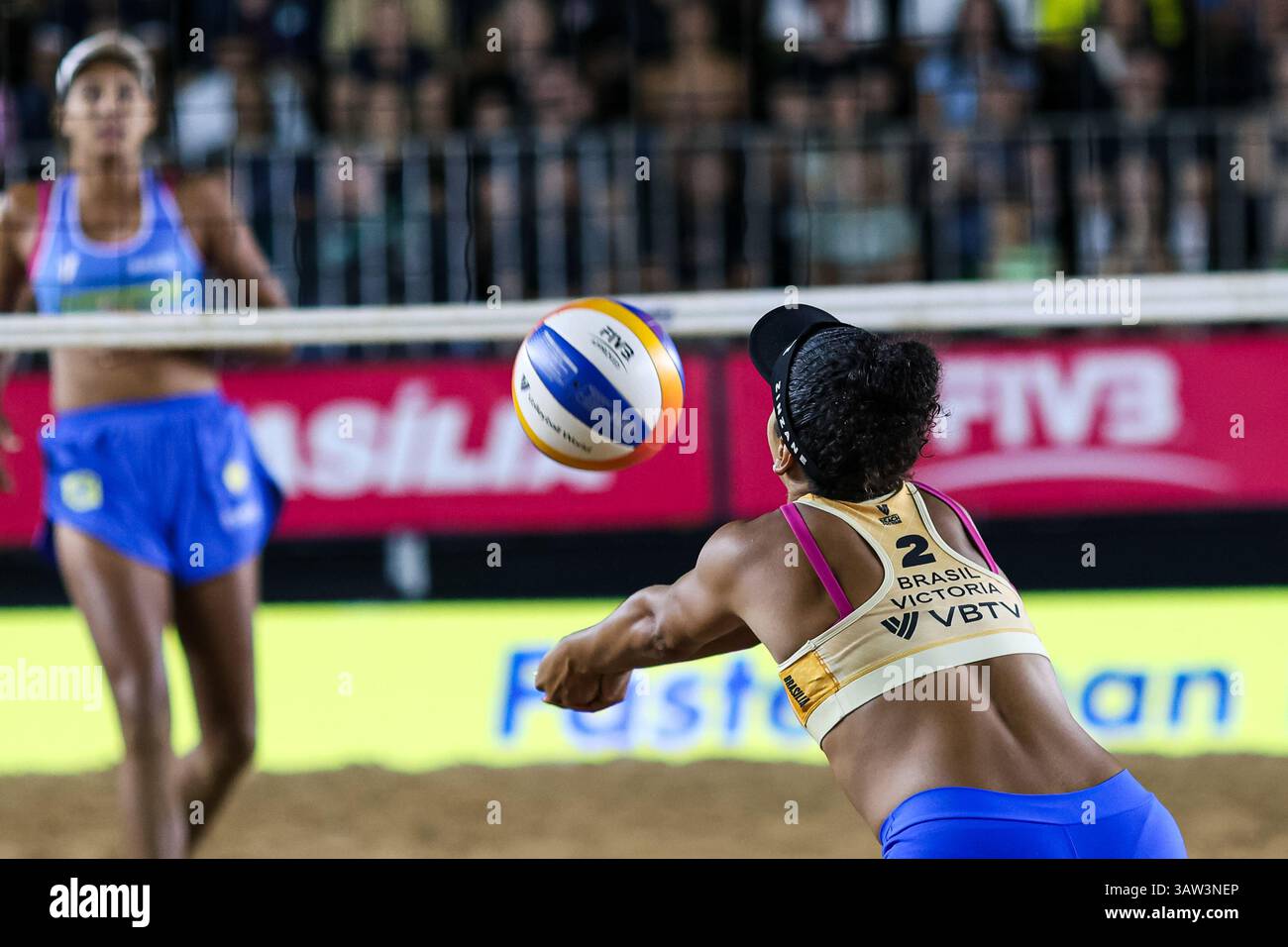 Brasília, DF - 18.04.2025: BEACH pro TOUR ELITE 16 IN BRASILIA - Ana Patrícia und Duda (BRA) treffen Thamela und Victoria (BRA) während der BEACH pro TOUR - ELITE 16 - BRASILIA im Sarah Kubitschek City Park in Brasília, DF. (Foto: Wagner Araújo/Fotoarena) Foto Arena LTDA/Alamy Live News Stockfoto