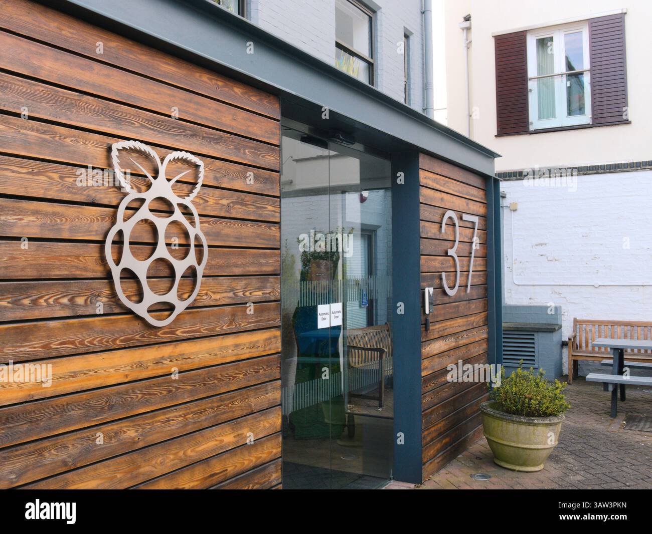 Cambridge, Cambridgeshire / Vereinigtes Königreich - 13. März 2025: Raspberry Pi Foundation an der 37 Hills Road Stockfoto