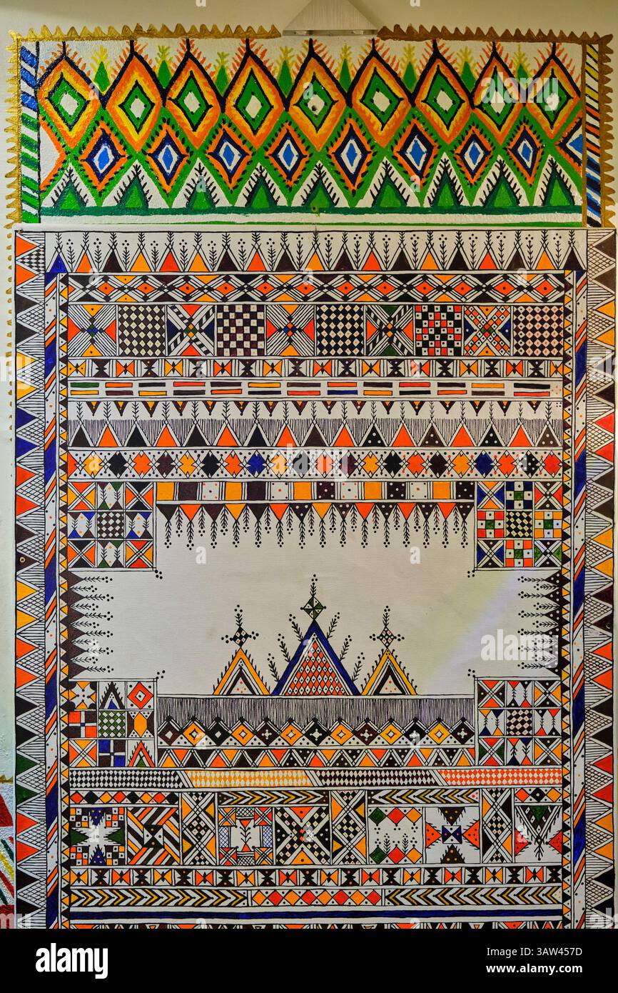 Saudi Arabien, Provinz Asir, Fatima Museum für Innendekoration und Damenbekleidung, Al-Qatt Al-Asiri Kunst, traditionelle Wanddekoration von Frauen Stockfoto