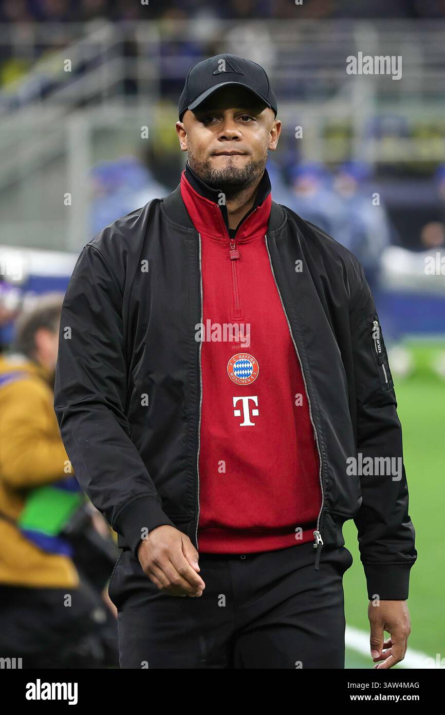 Mailand, Italien. April 2025. Italien, Mailand, 2025 04 16: Vincent Kompany (FC Inter gegen Bayern München, UCL 2024-2025, Viertelfinale 2. Leg im San Siro Stadion. Italien, Mailand, 2025 04 16: FC Inter gegen Bayern münchen, UEFA-Meister. Liga 2024/2025, Viertelfinale 2. Leg, umstritten im San Siro Stadion. (Kreditbild: © Fabrizio Andrea Bertani/Pacific Press via ZUMA Press Wire) NUR REDAKTIONELLE VERWENDUNG! Nicht für kommerzielle ZWECKE! Stockfoto