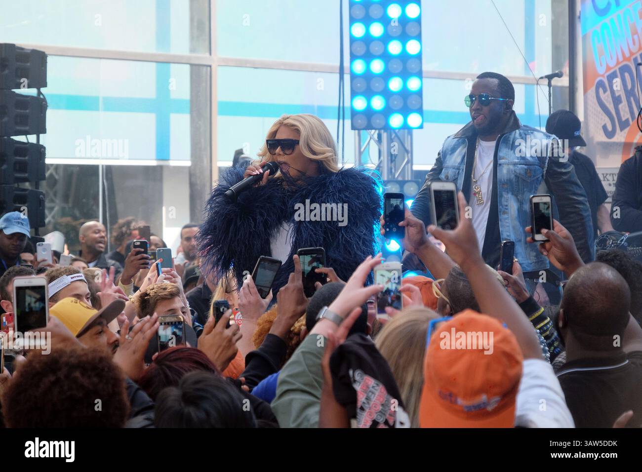 20. Mai 2016 – New York City, NY, USA – Puff Daddy, Lil Kim und die Familie treten in der Citi Concert Series auf der Today Show im Rockefeller Center am 20. Mai 2016 in New York City auf (Credit Image: © Curtis Means/Ace Pictures via ZUMA Press) Stockfoto