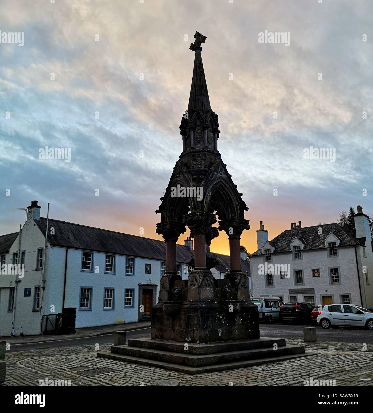 Dunkeld Village in Schottland, das vom National Trust for Scotland in den Genuss der „Little Houses“-Restaurierung kam. Ende des 17. Jahrhunderts. Stockfoto