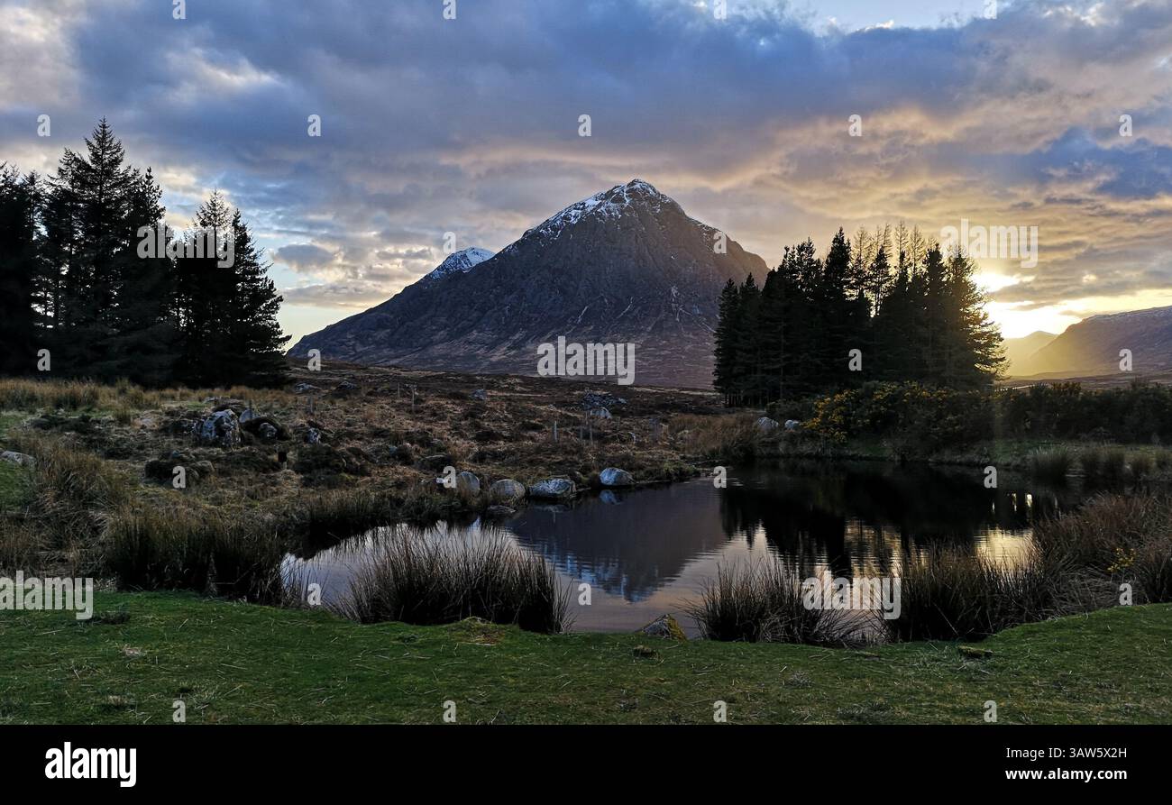 Blick auf den berühmten Berg Buachaille Etive Mòr in Glencoe Schottland Stockfoto