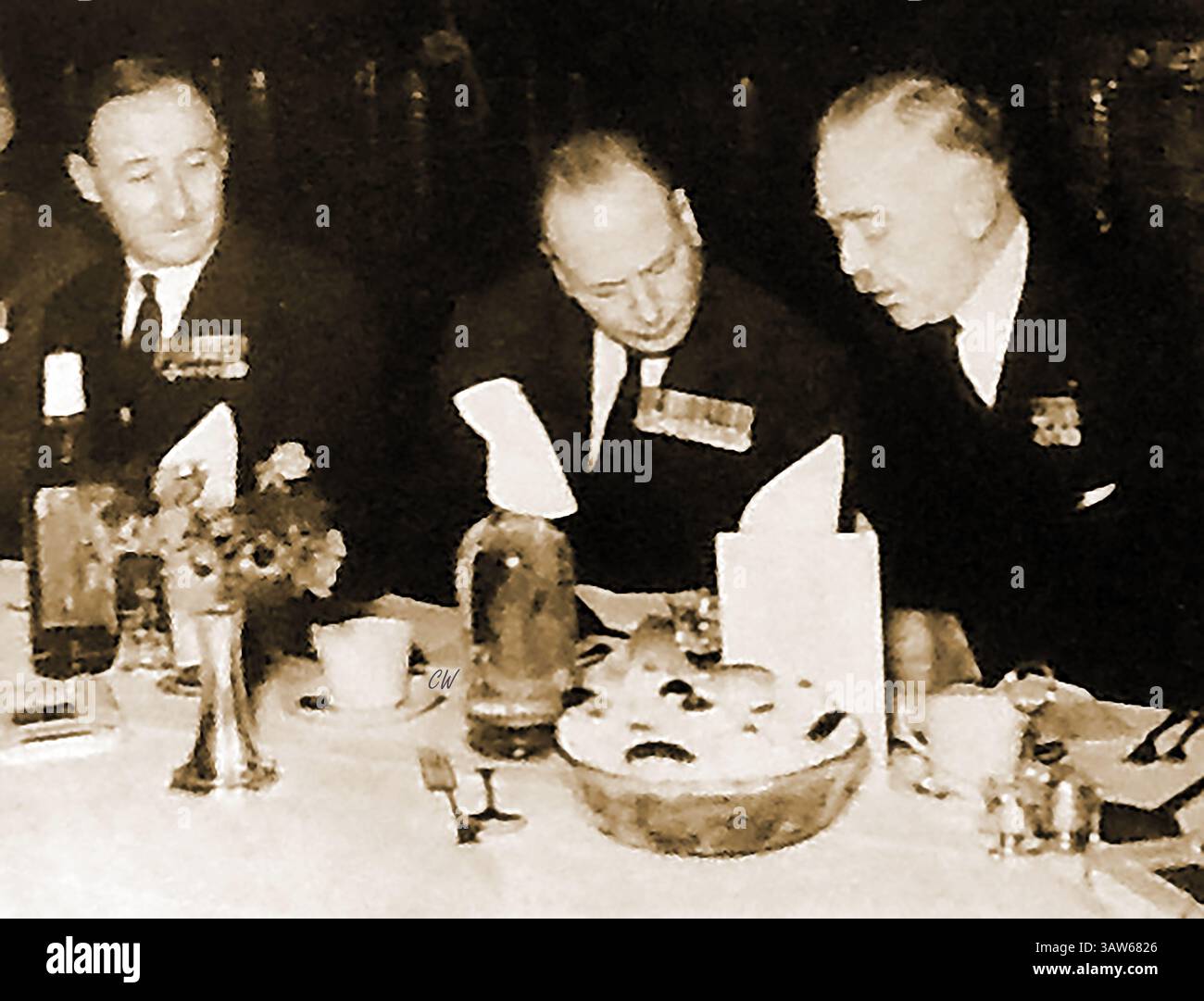 1953 Duke of Gloucester & Major Drummond-Moray in Perth, Scotts Guards Dinner Stockfoto