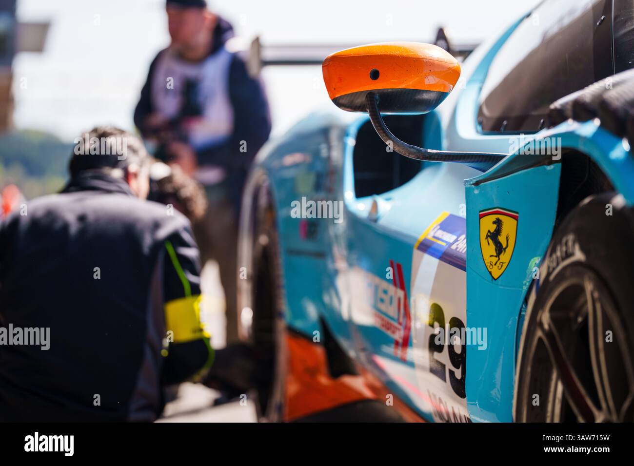 Spa Francorchamps, Curcuit Spa Francorchamps, Belgien. 19.04.2025: Spa Francorchamps, Curcuit Spa Francorchamps, Belgien der Ferrari 296 GT3 mit der Startnummer 29 wird vom italienischen Team Pellin Racing SRL eingesetzt und von Kyle Marcelli, Felice Jelmini und Lisa Clark gesteuert. Das Fahrzeug besticht durch moderne Aerodynamik und starke Leistung. Beim 12-Stunden-Rennen von Spa 2025 ist der knallrote GT3-Wagen in intensiven Duellen auf der berühmten Rennstrecke der Ardennen unterwegs und zeigt sich als ernsthafter Podestkandidat im GT-Feld. Quelle: Robin Huth/Alamy Live News Stockfoto