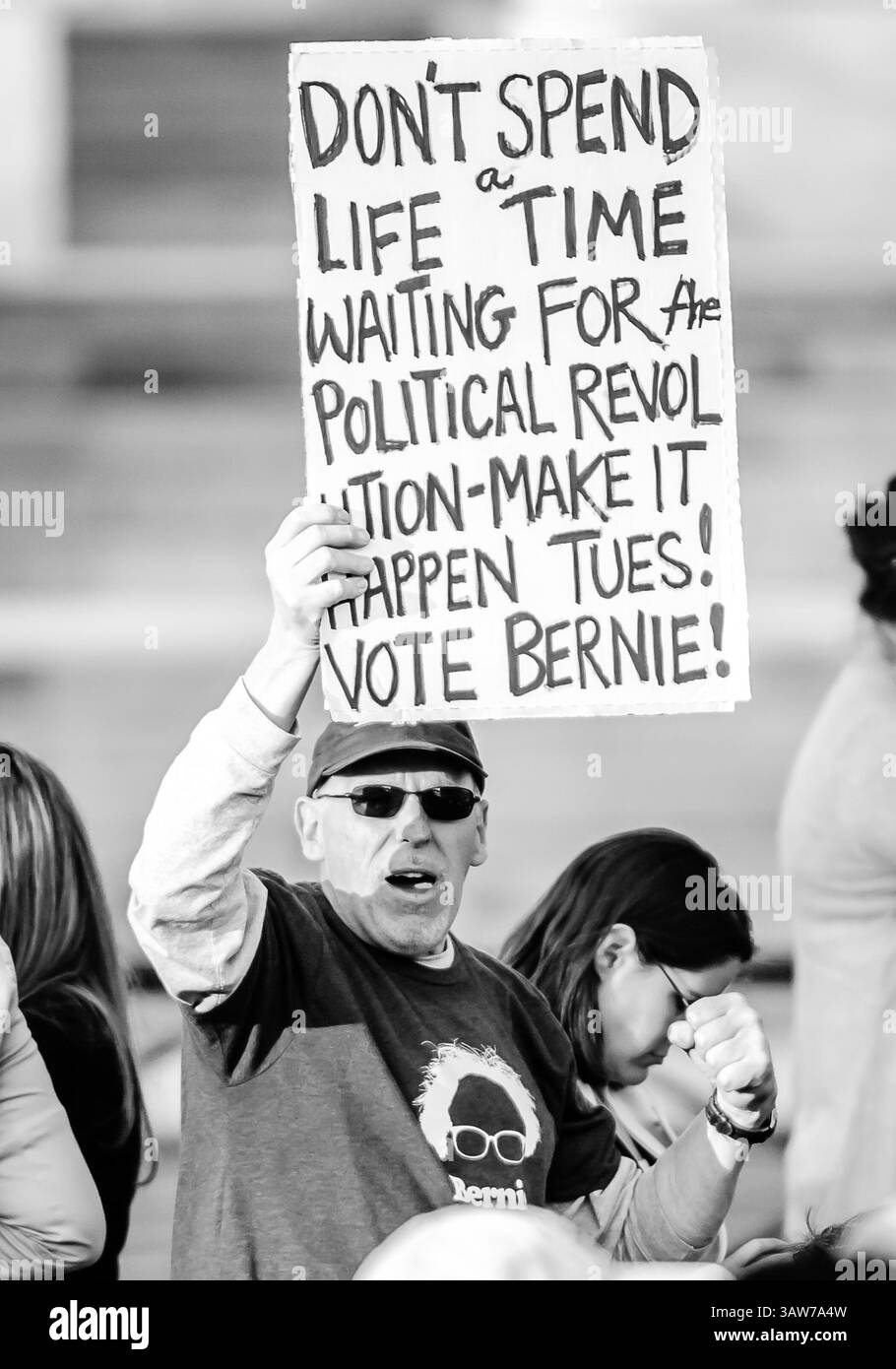 25. April 2016 – New Haven, Connecticut, USA – 24. April 2016: Szenen des Tages, bevor der demokratische Präsidentschaftskandidat BERNIE SANDERS bei einer Wahlkampfkundgebung auf dem New Haven Green in New Haven, CT, mit Unterstützern spricht. (Kreditbild: © Bill Shettle via ZUMA Wire) Stockfoto