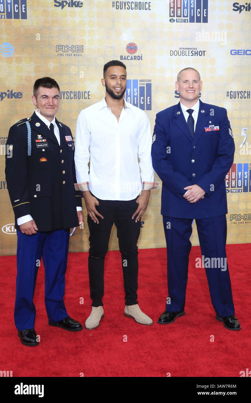 Juni 2016 - Culver City, CA, USA - LOS ANGELES - 4. JUN: Alek Skarlatos, Anthony Sadler, Spencer Stone bei den 10. Annual Guys Choice Awards in den Sony Pictures Studios am 4. Juni 2016 in Culver City, CA (Credit Image: © hPa/Newscom via ZUMA Press) Stockfoto