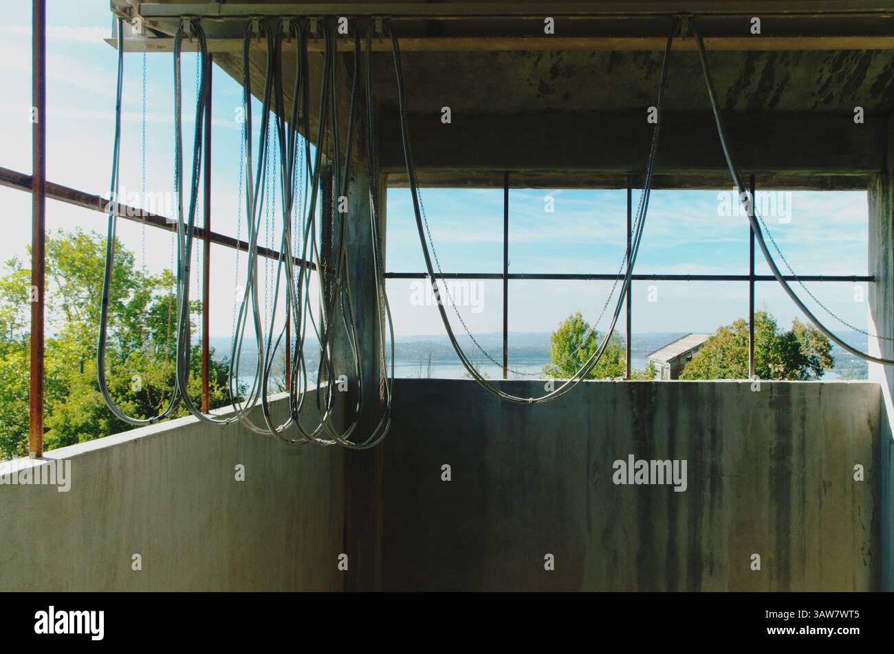 Industriekonterbestätte: Detail der alten Bergbaustruktur in Pusiano, Italien Stockfoto