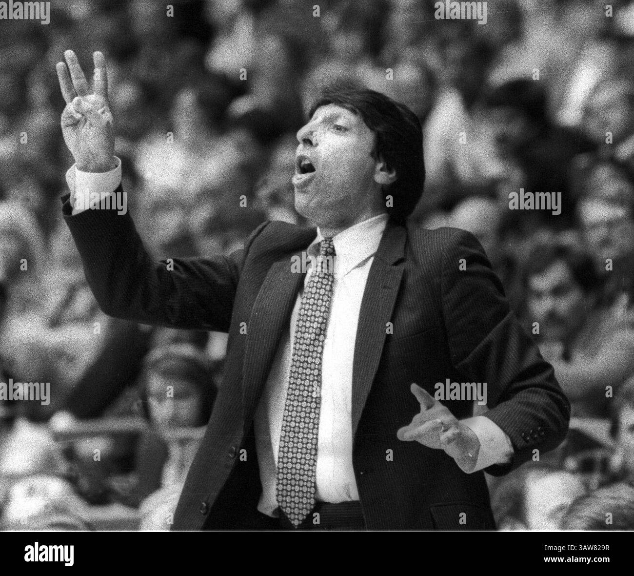 11. April 2016 – US-SPORT – US-Bundestrainer Jim Valvano während des Halbfinalspiels der NCAA in der Pit der University of New Mexico am Samstag, 2. April 1983. (Bild: © Greg SORBER/Albuquerque Journal via ZUMA Wire) Stockfoto