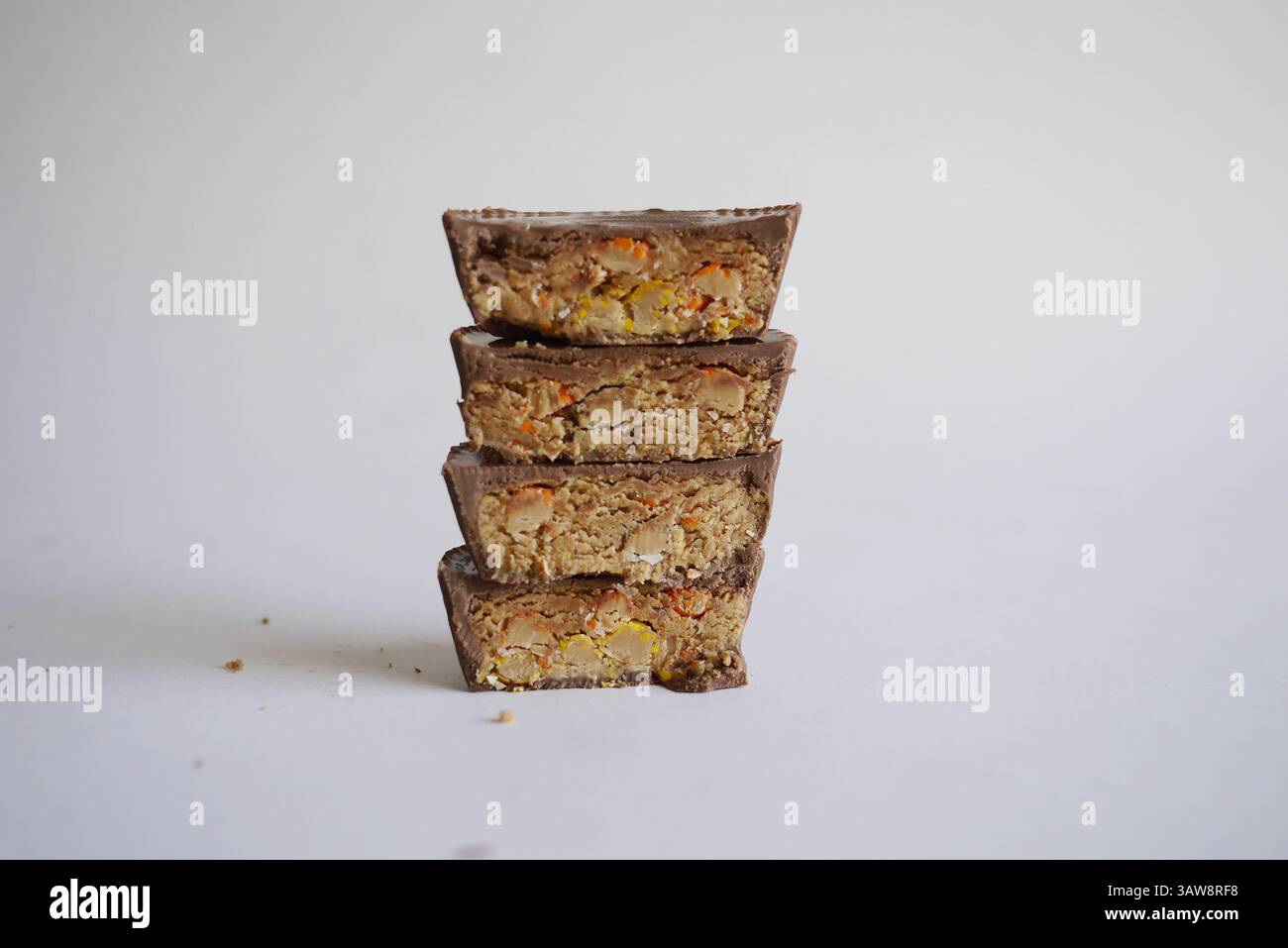 25. Mai 2016 – Chicago, USA – Reese's Pieces Peanut Butter Cups gehörten zu den besten oder seltsamsten Dingen, die wir auf der Sweets & Snacks Expo am 25. Mai 2016 im McCormick Place in Chicago probierten. (Bild: © Joseph Hernandez/TNS via ZUMA Wire) Stockfoto