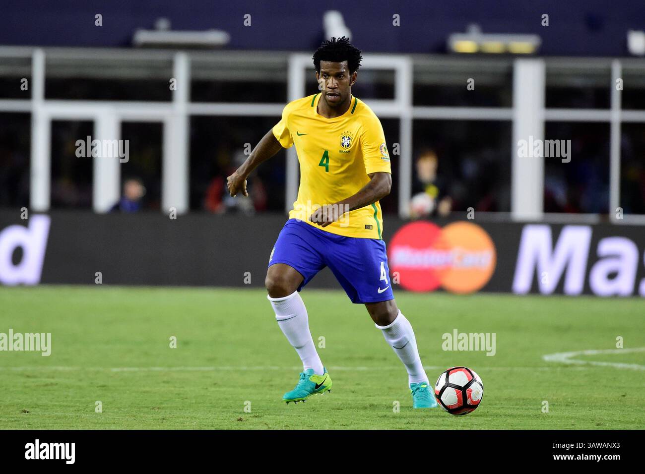 Sonntag, 12. Juni 2016: Brasilianischer Verteidiger Gil (4) im Spiel der Copa America Centenario 2016 zwischen Brasilien und Peru im Gillette Stadium in Foxborough, Massachusetts. Peru besiegt Brasilien mit 1:0. Eric Canha/CSM(Bild: © Eric Canha/CSM via ZUMA Wire) Stockfoto