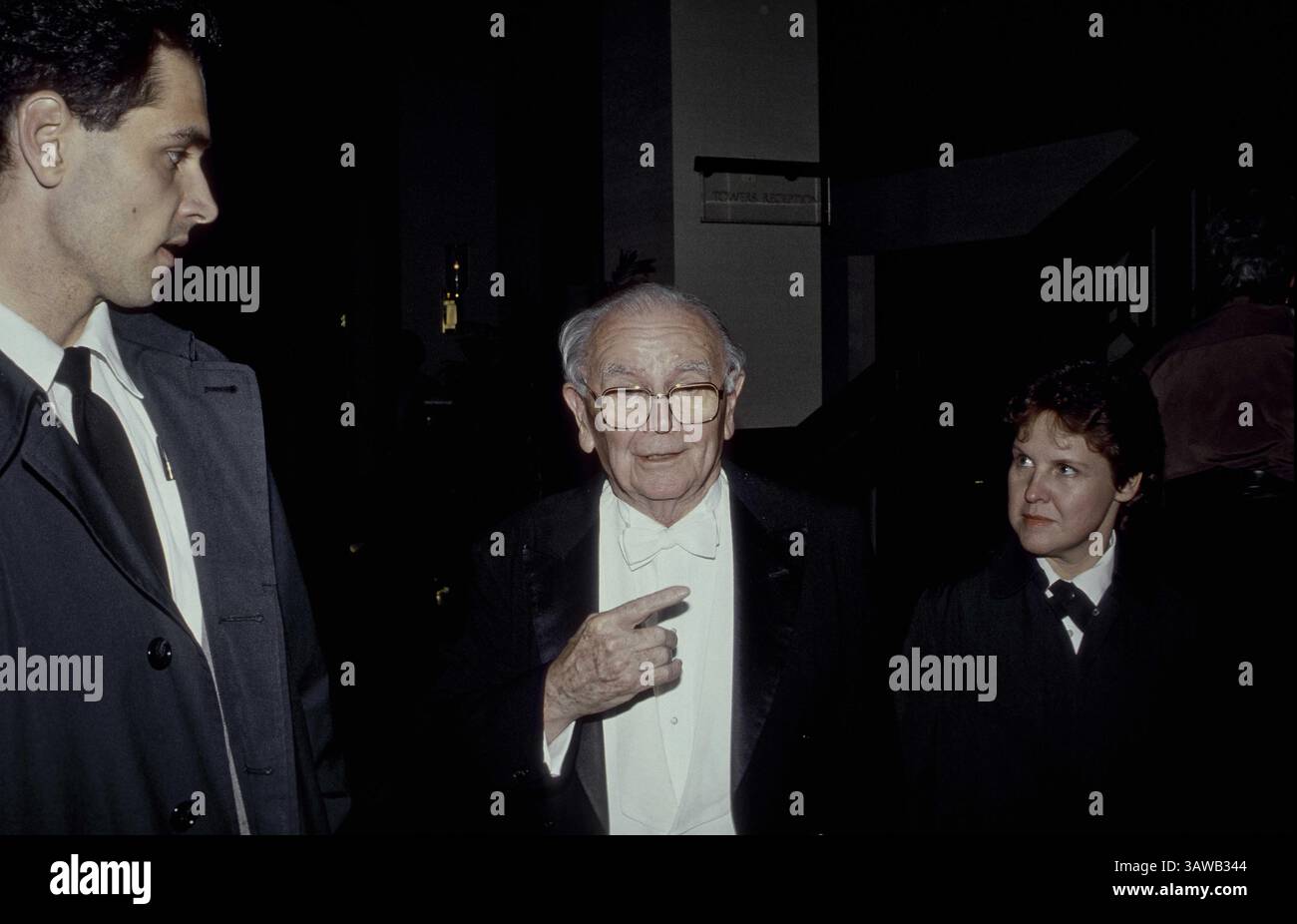 30. Januar 1988 - Washington, District of Columbia, Vereinigte Staaten - Richter William Brennan Jr. am Obersten Gerichtshof der Vereinigten Staaten kommt beim Alfalfa Club Dinner in Washington DC an. (Bild: © Mark Reinstein Via ZUMA Wire) Stockfoto