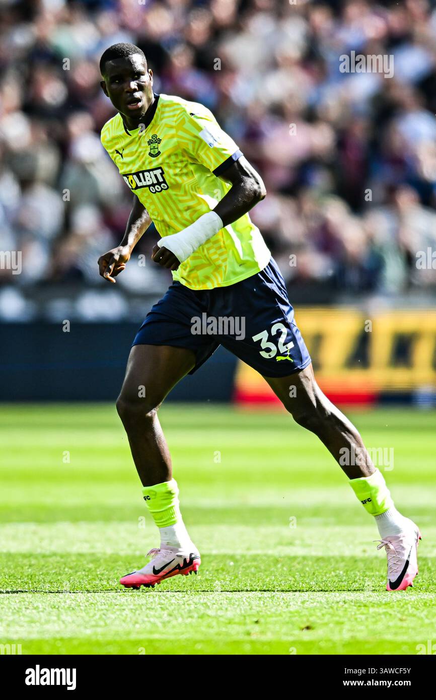 London Stadium, Stratford am Samstag, den 19. April 2025. Paul Onuachu (32 Southampton) tritt am Samstag, den 19. April 2025, im London Stadium in Stratford beim Premier League-Spiel zwischen West Ham United und Southampton an. (Foto: Kevin Hodgson | MI News) Credit: MI News & Sport /Alamy Live News Stockfoto
