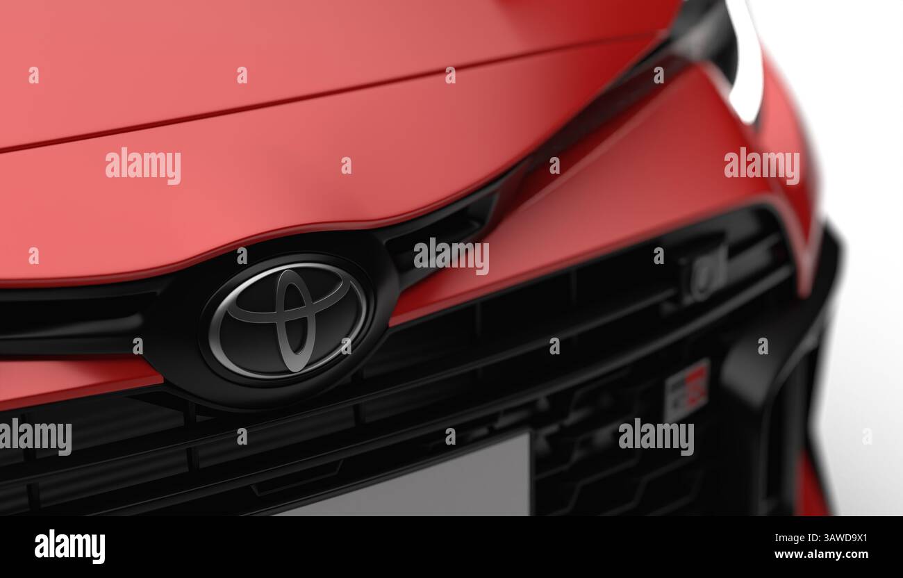 Izmir, Türkei - 19. April 2025: Nahaufnahme des Toyota-Logos auf der Kapuze des 2025 Corolla GR-Modells auf weißem Hintergrund. Stockfoto