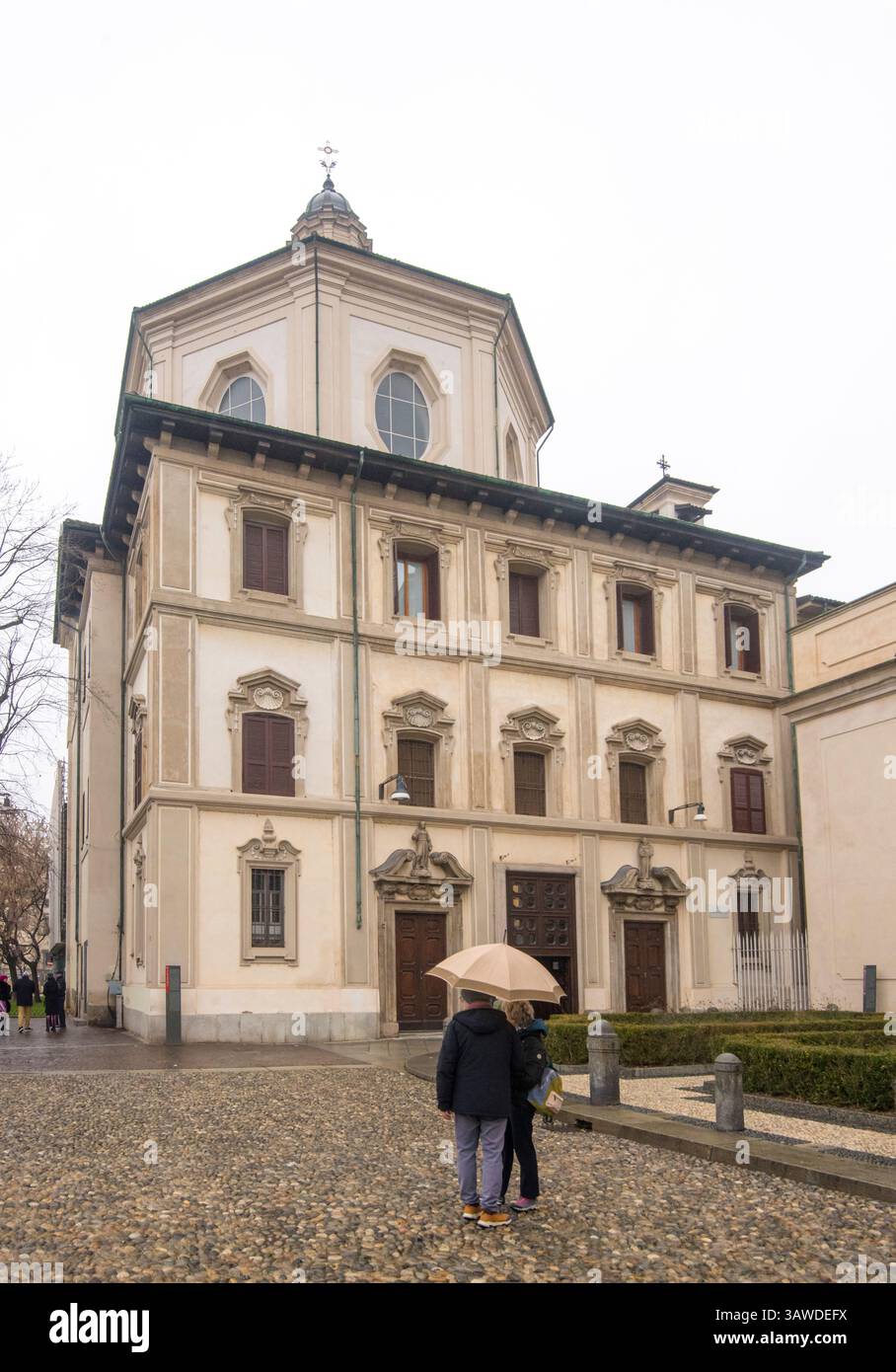 Außenansicht der Kirche San Bernardino alle Ossa. Chiesa di San Bernardino alle Ossa, Piazza Santo Stefano, Mailand, Italien Stockfoto