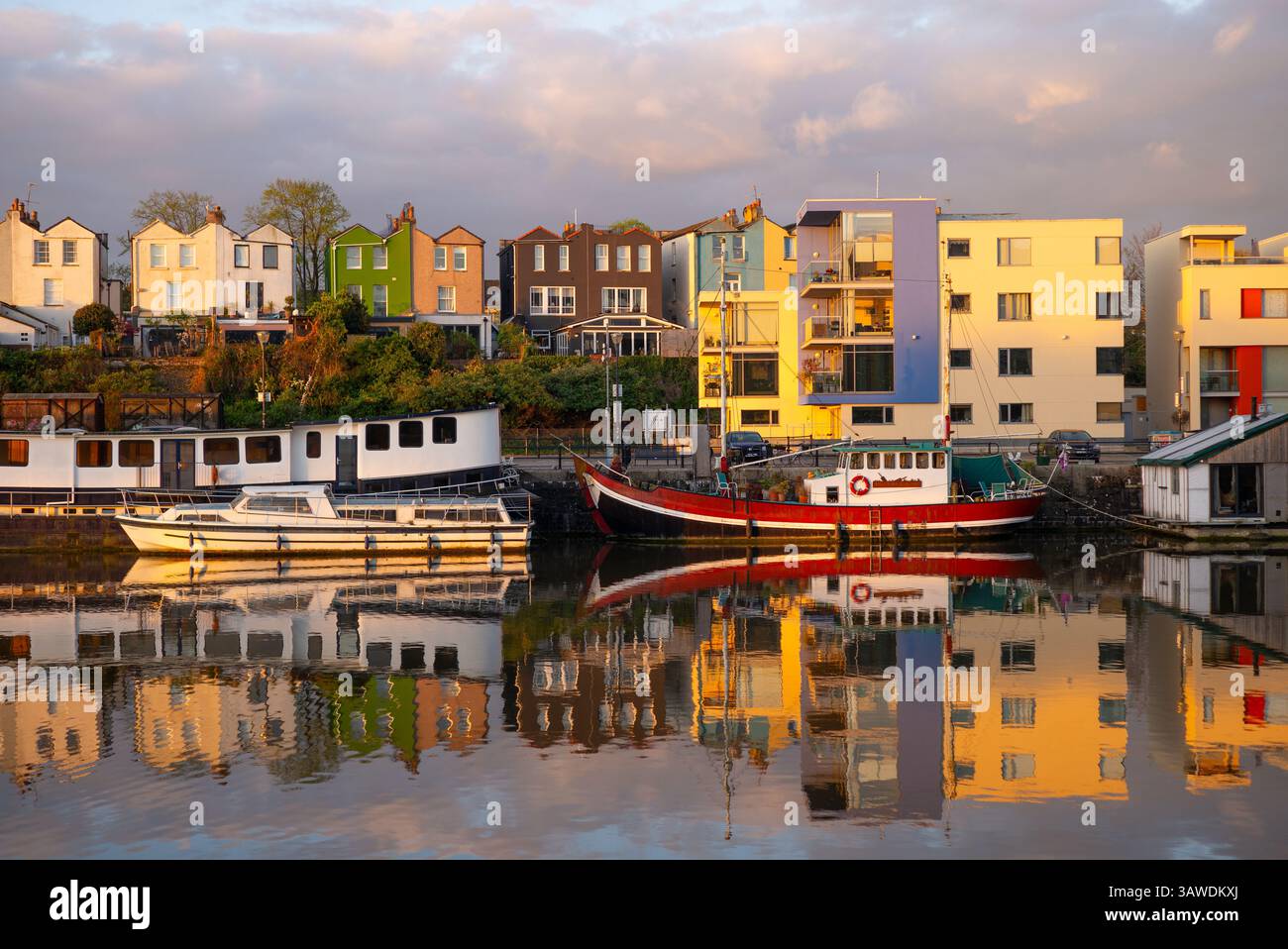Morgendreflexionen im Bristol Harbour UK Stockfoto